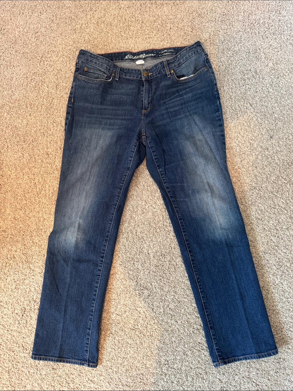 Eddie Bauer slightly curvy Straight Leg Jeans in Dark Blue Wash